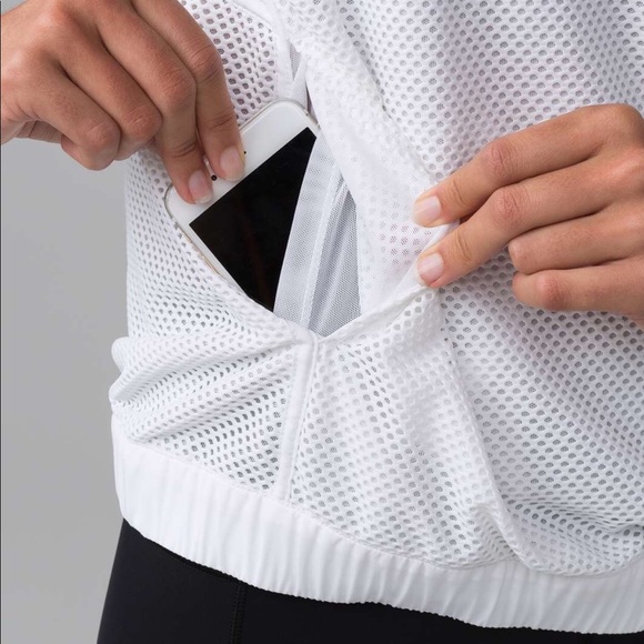 ✖️SOLD✖️ X2 Lululemon “Mesh on Over” pullover - Picture 3 of 4